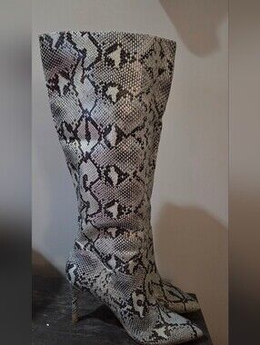 NEW!Steve Madden Snakeskin Pattern High Heels Boots